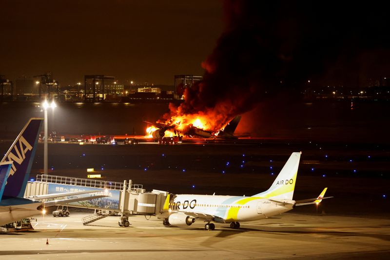 Fire breaks out in plane on runway of Japan's Tokyo Haneda airport -NHK - 2024-01-02 | MarketScreener