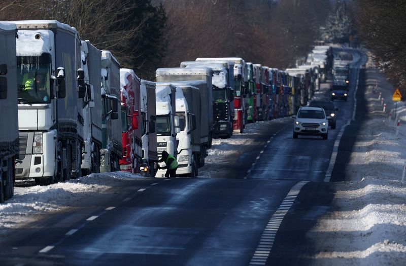 Polscy demonstranci zawieszają wielomiesięczną blokadę granicy z Ukrainą